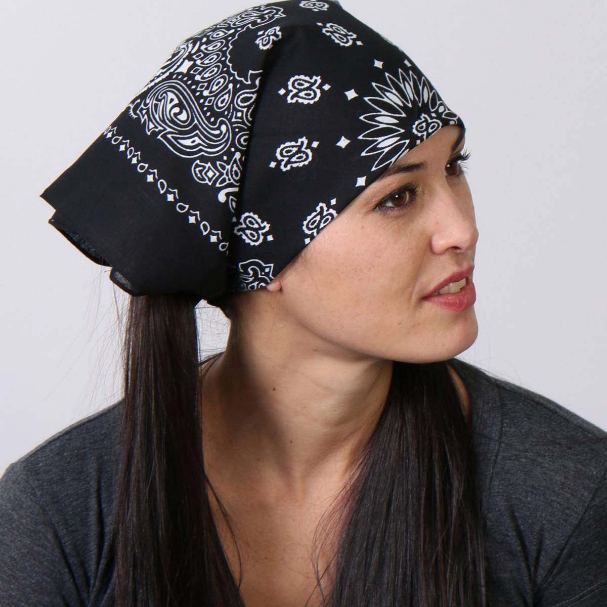 Hot Leathers BAP1001 Classic Black and White Paisley Bandana