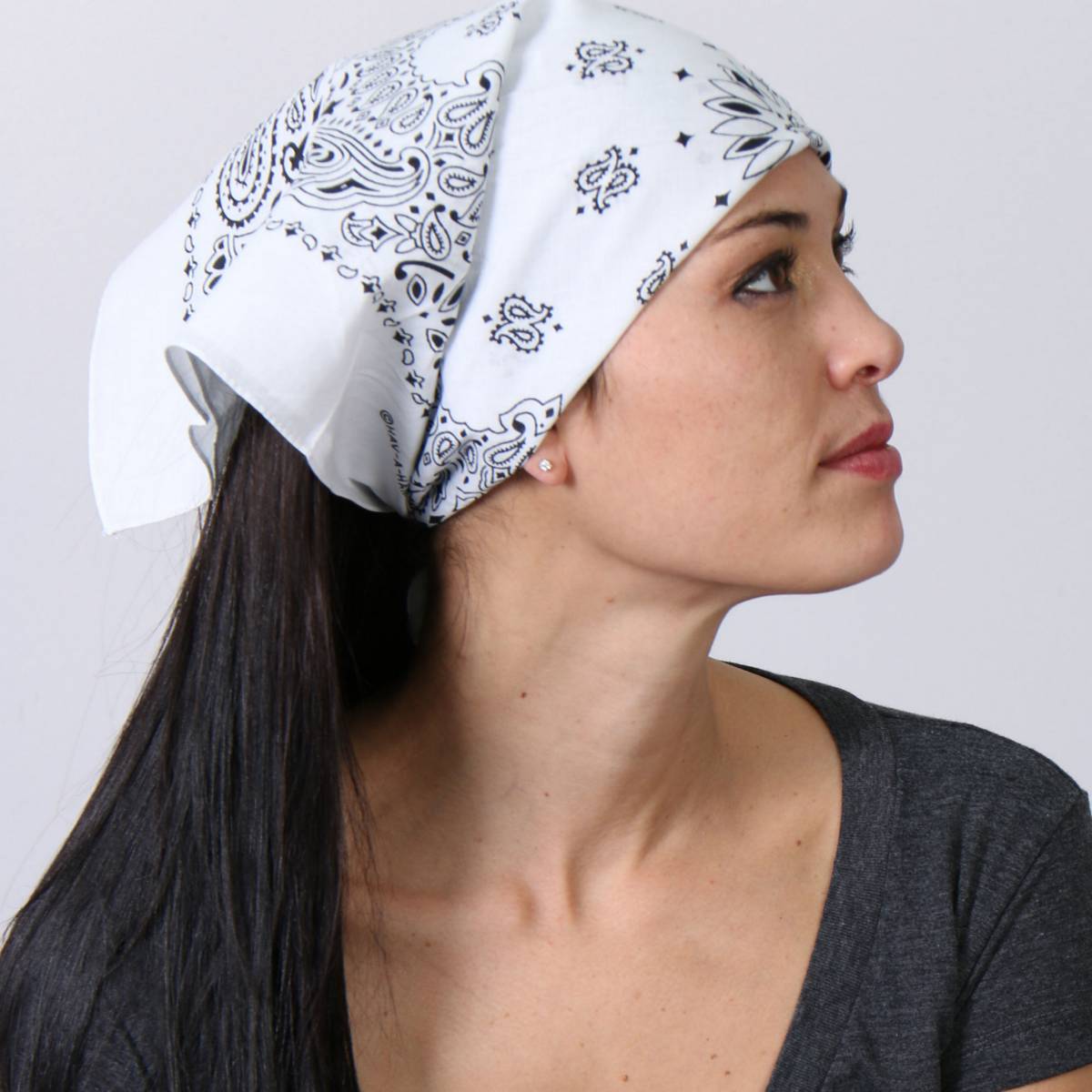 Hot Leathers BAP1005 Classic White Paisley Bandana